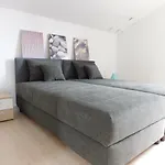 شقة Suncokret